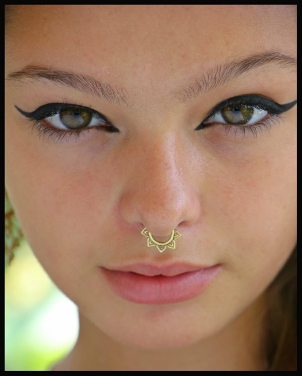Golden Kundan Nose Ring Without Piercing By Ruby Raang | Nose ring, Nose  piercing, Faux stone