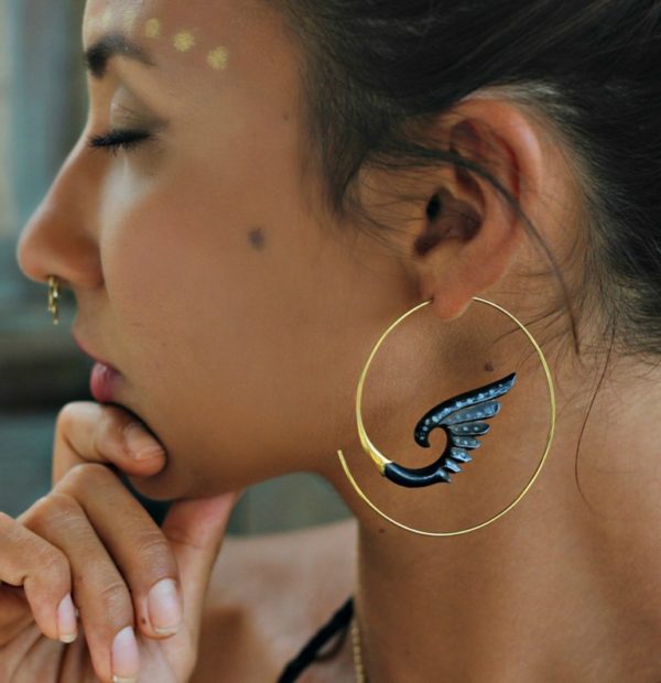 The curated ear: why delicate, decorative piercings are the new tattoos -  VOD Dubai International Jewellery Show