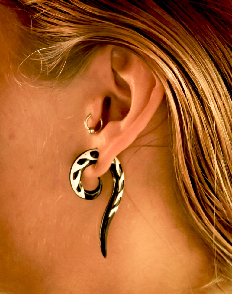 Ear Gauge Spiral Buffalo Tribal Stretcher Horn Pair Expander Piercing Bone Hook 