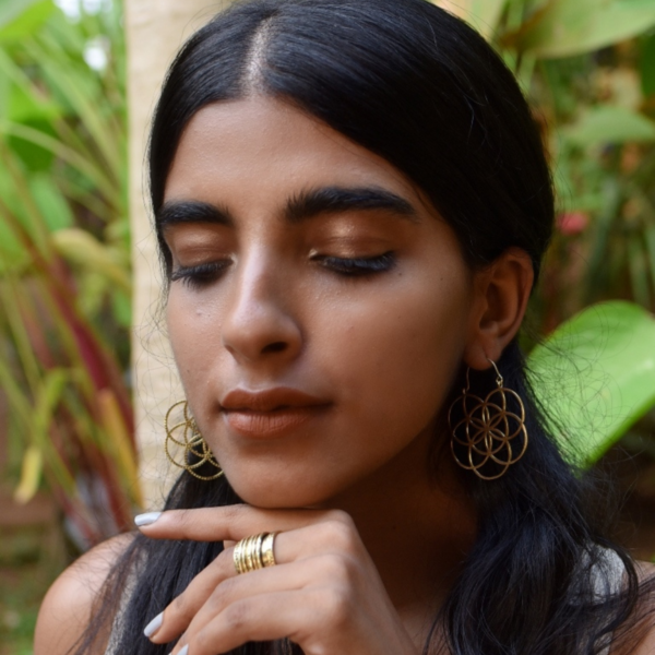 Dark girl wearing fidget brass ring by cocoroots